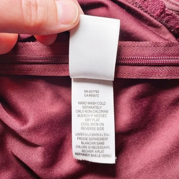 Laundry by Shelli Segal Elegant Lace Burgundy Cap Sleeve Top - Picture 10 of 16